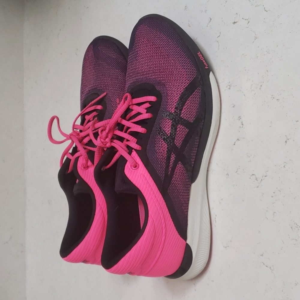 Hot Pink 🔥 ASICS FuzeX Gel 9.5